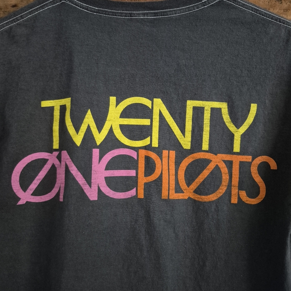 Twenty One Pilots Saturday Girls Crop T-Shirt Juniors M Gray S/S Hot Topic - Picture 8 of 11